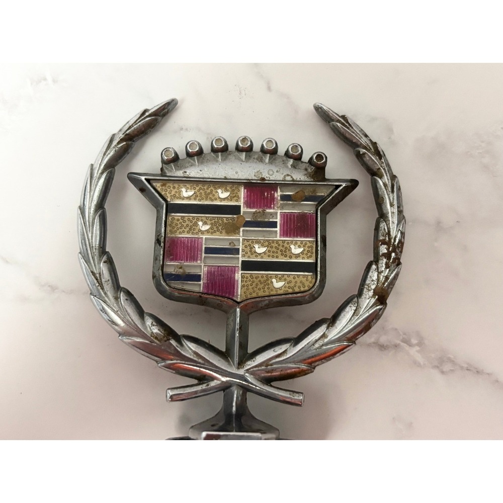 Vintage Cadillac Hood Ornament Wreath & Crest 1610460 - 80s 90s Fleetwood OEM - Picture 4 of 6